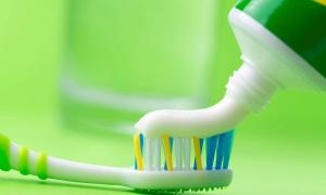 Dentifrice pour différents types de dents : dentifrice, recettes, notamment formulation