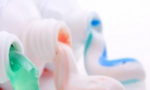 Зубна паста від прищів: супер-спосіб чи неприпустима маніпуляція?