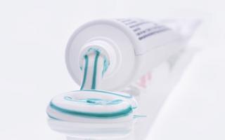 Toothpaste for use on the face: stagnation and alternate approaches