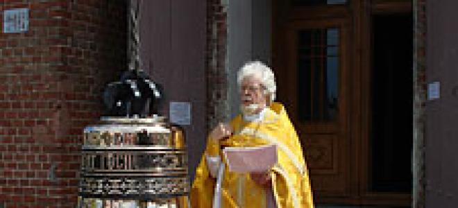 Läuten Sie die Glocke in der orthodoxen Kirche