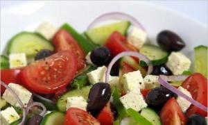 Салат із сиром Фета: класичний грецький рецепт та його варіанти Салат із сиру фета з помідорами